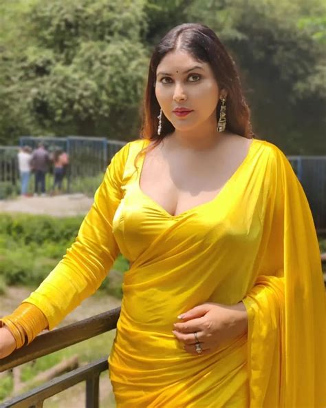 bongonaari|@the.bongo.naari বঙ্গ নারী Instagram profile, stories .